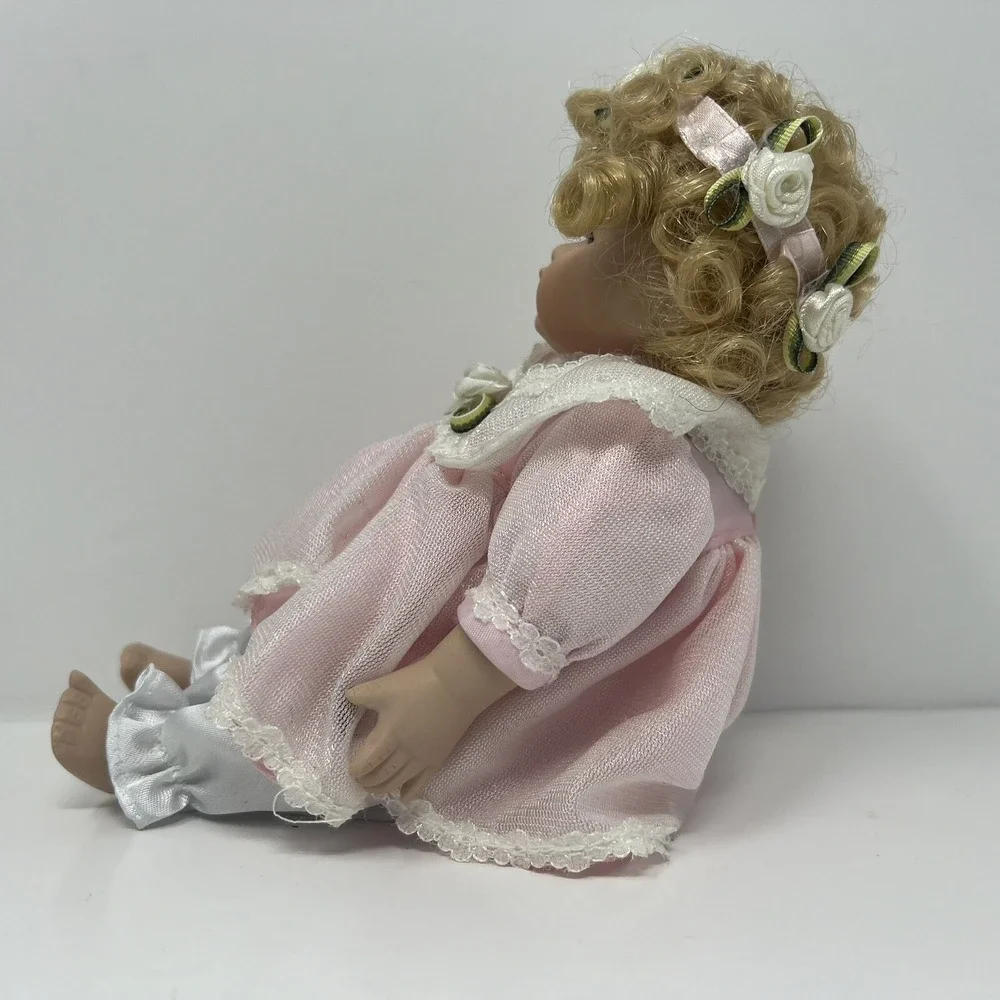 Avon Fairy Tale Collection Rapunzel Porcelain Doll 1986 Blonde Hair Collectible